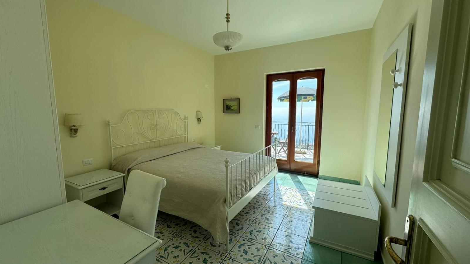 Groove'N'Grove Bed & Breakfast SantʼAgata sui Due Golfi Екстериор снимка