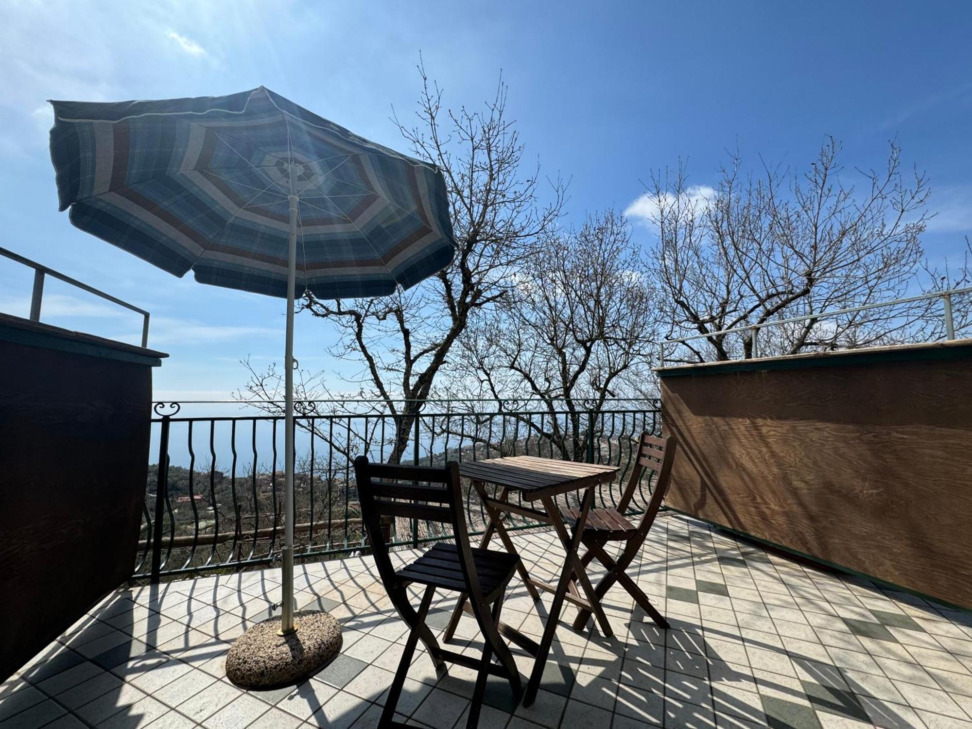 Groove'N'Grove Bed & Breakfast SantʼAgata sui Due Golfi Екстериор снимка