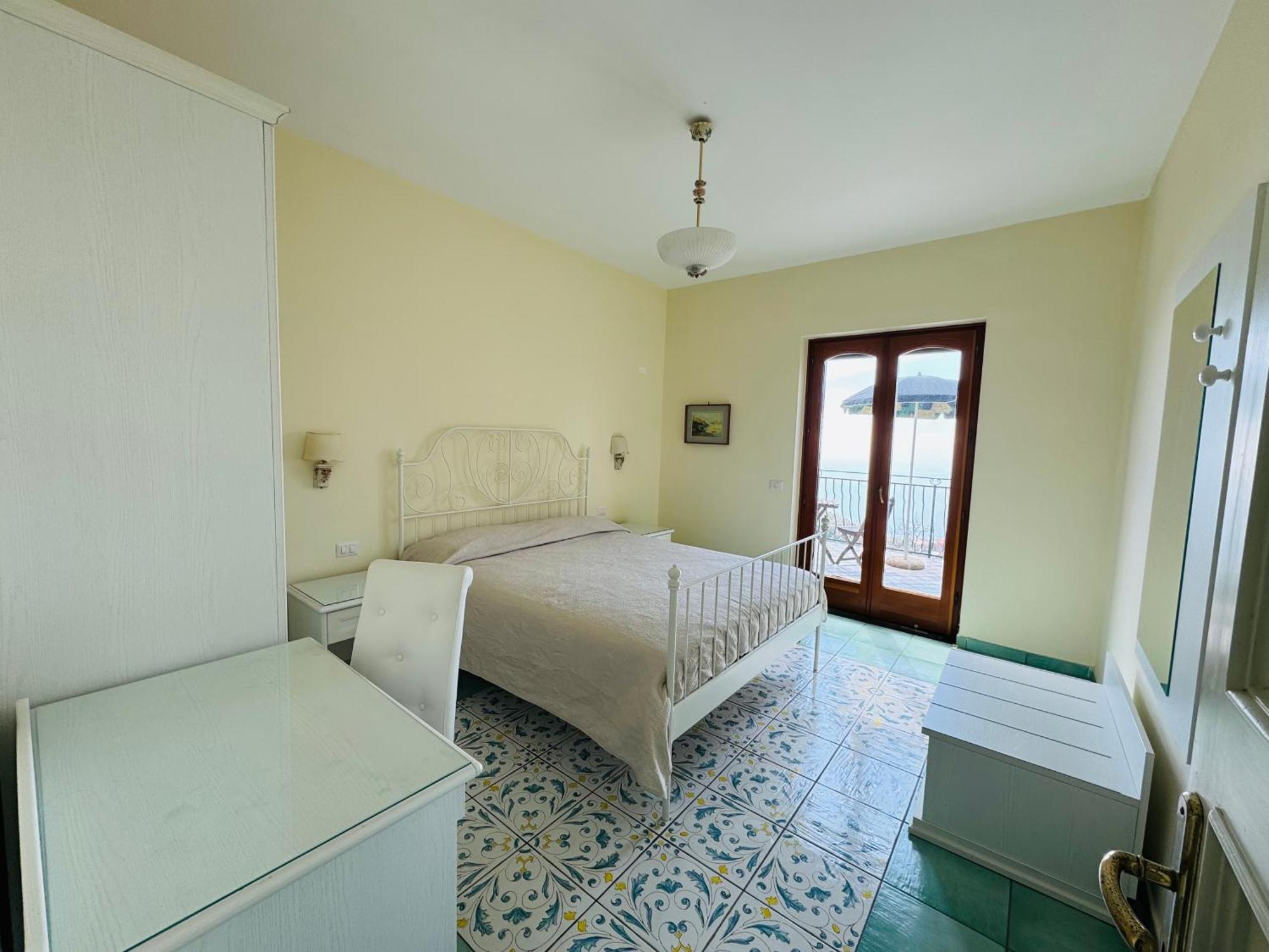 Groove'N'Grove Bed & Breakfast SantʼAgata sui Due Golfi Екстериор снимка